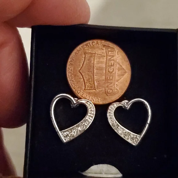 💞NIB Open heart earrings - Picture 2 of 2